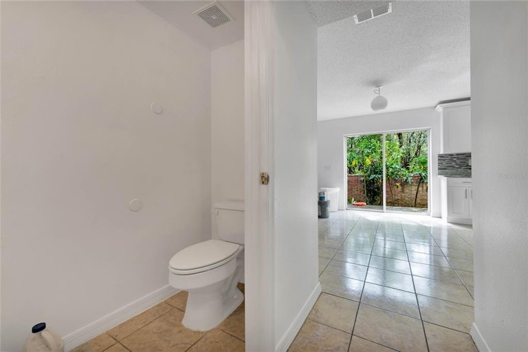 Photo 15 of 34 - 1975 Alambra Cir, Apopka, FL 32703
