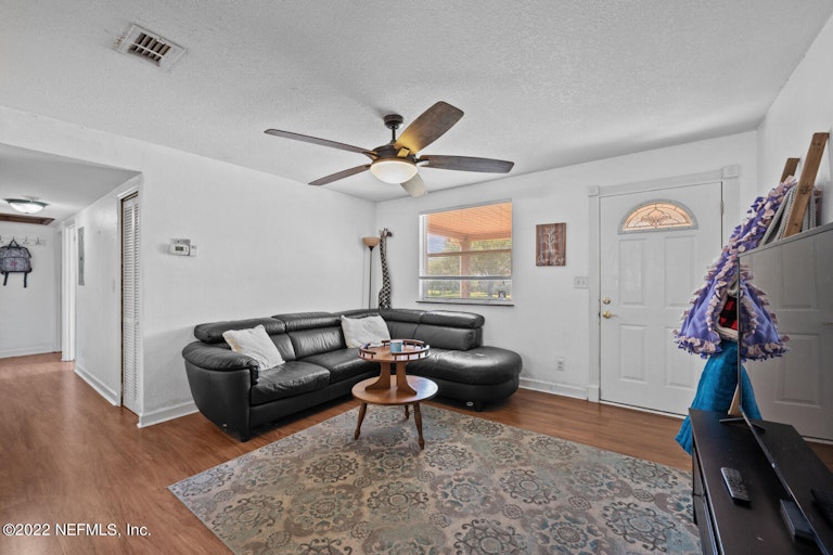 Photo 4 of 26 - 11258 Soforenko Dr, Jacksonville, FL 32218