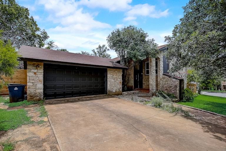Photo 6 of 50 - 8103 Shiloh Ct, Austin, TX 78745