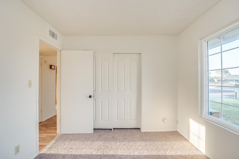 Photo 12 of 21 - 6612 S 44th Pl, Phoenix, AZ 85042