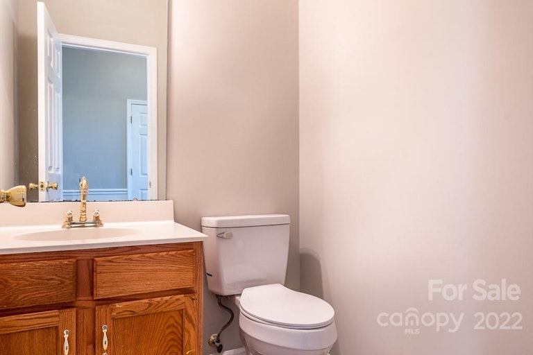 Photo 16 of 37 - 14200 Queens Carriage Pl, Charlotte, NC 28278