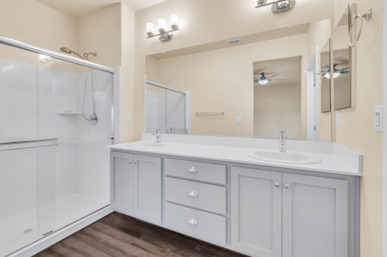 Photo 33 of 52 - 4334 Ocean Ln, Elk Grove, CA 95757
