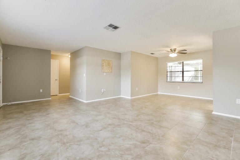 Photo 5 of 27 - 1195 Glowood Ave, Spring Hill, FL 34609