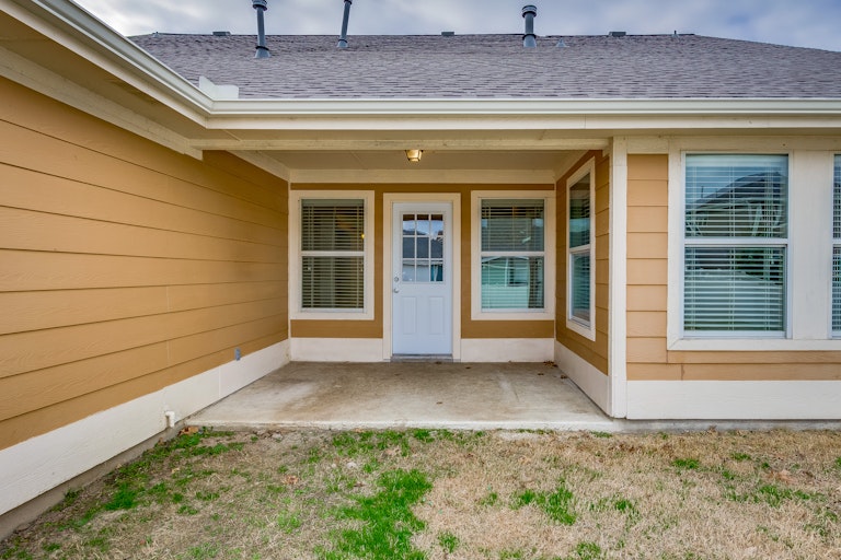 Photo 24 of 24 - 1226 Long Leaf Dr, Savannah, TX 76227