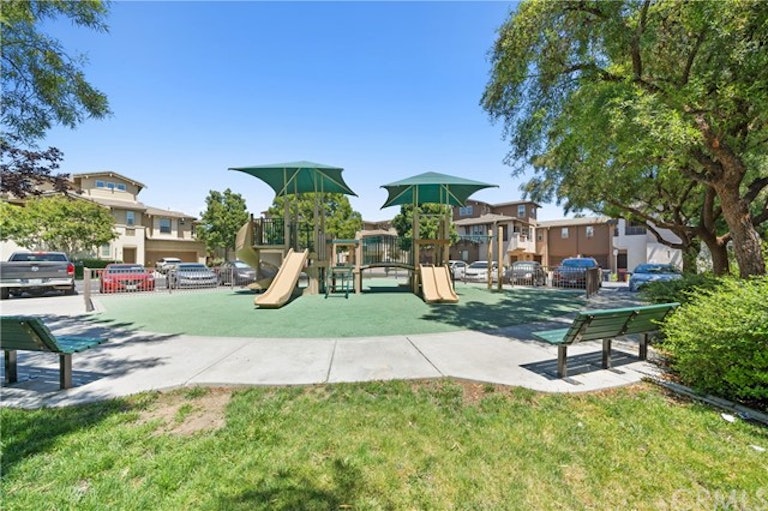 Photo 18 of 24 - 41549 Wild Ivy Ave #4, Murrieta, CA 92562