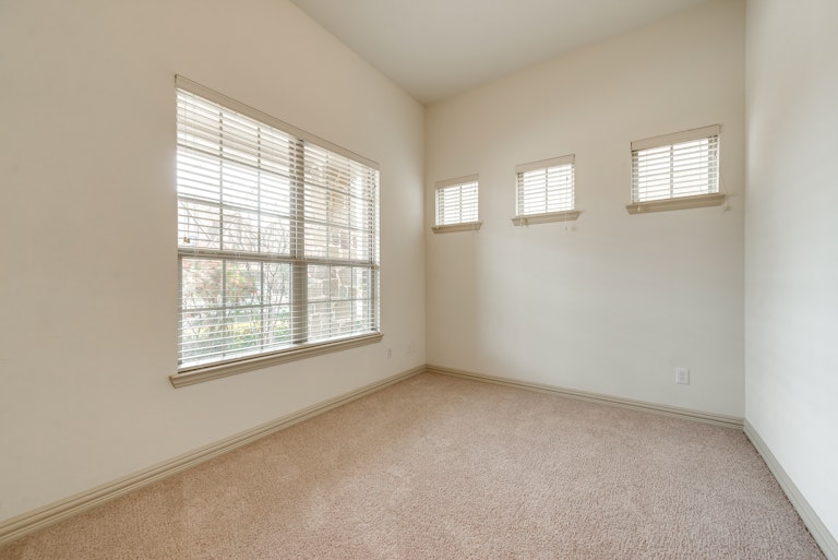 Photo 13 of 29 - 8268 Paisley, The Colony, TX 75056