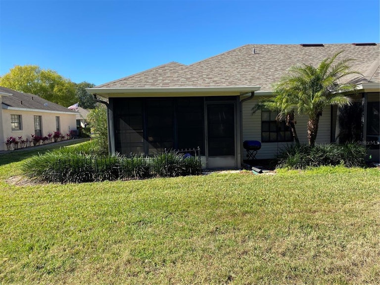 Photo 15 of 17 - 510 Baytree Blvd, Tavares, FL 32778