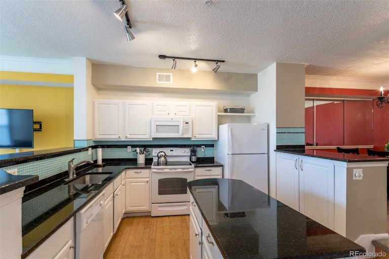 Photo 4 of 25 - 2059 Eagle Ave, Superior, CO 80027