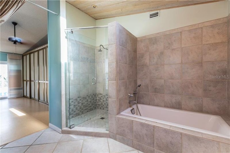 Photo 9 of 25 - 16618 Vallely Dr, Tampa, FL 33618