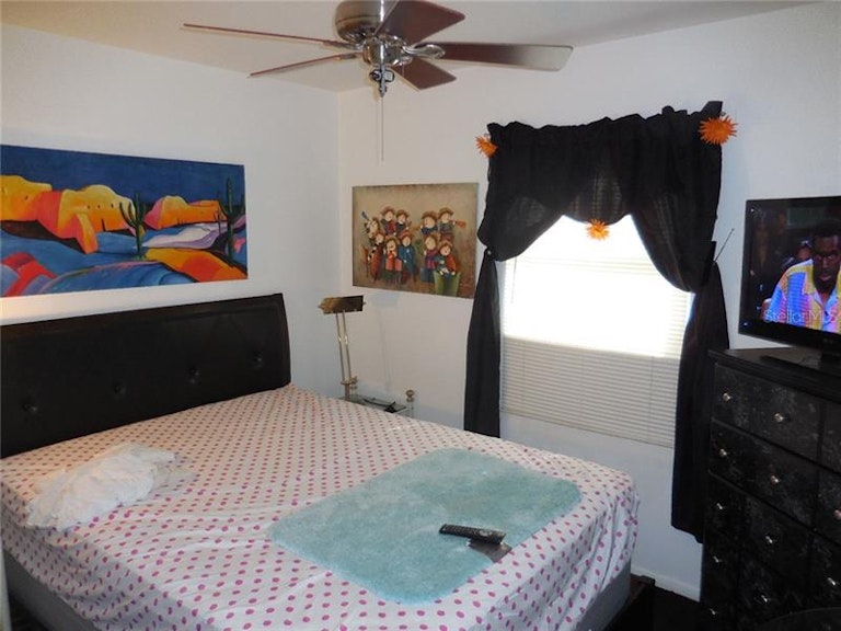 Photo 9 of 21 - 700 Sunset Ave, Orange City, FL 32763