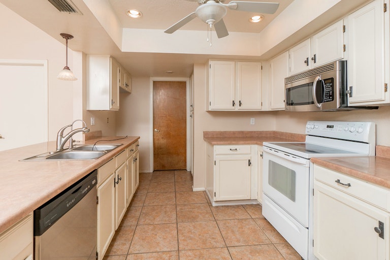 Photo 3 of 21 - 14856 N 59th St, Scottsdale, AZ 85254