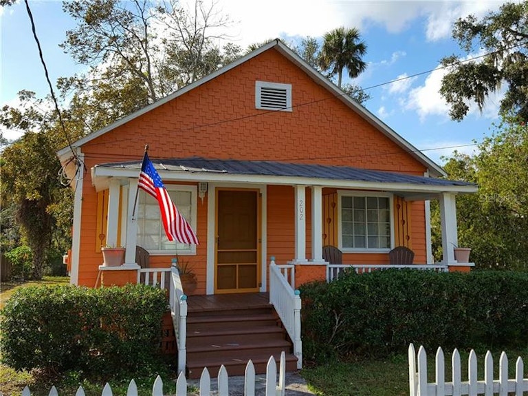Photo 1 of 8 - 202 S Myrtle Ave, New Smyrna Beach, FL 32168