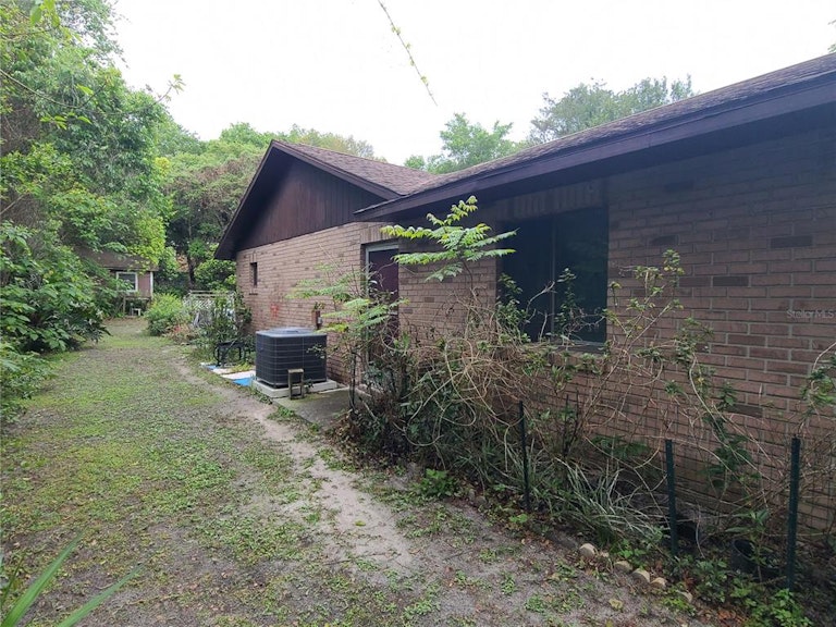 Photo 3 of 15 - 208 Alta Vista St, Debary, FL 32713