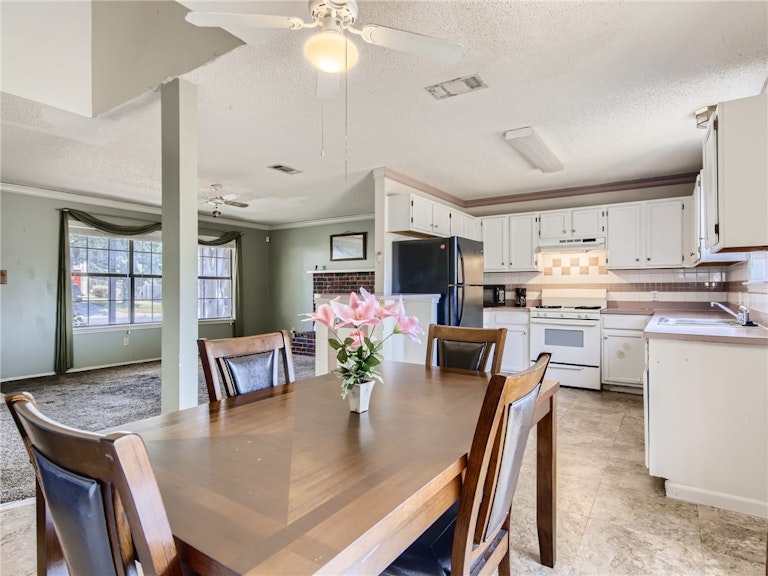 Photo 7 of 11 - 1417 E Logan St, Round Rock, TX 78664