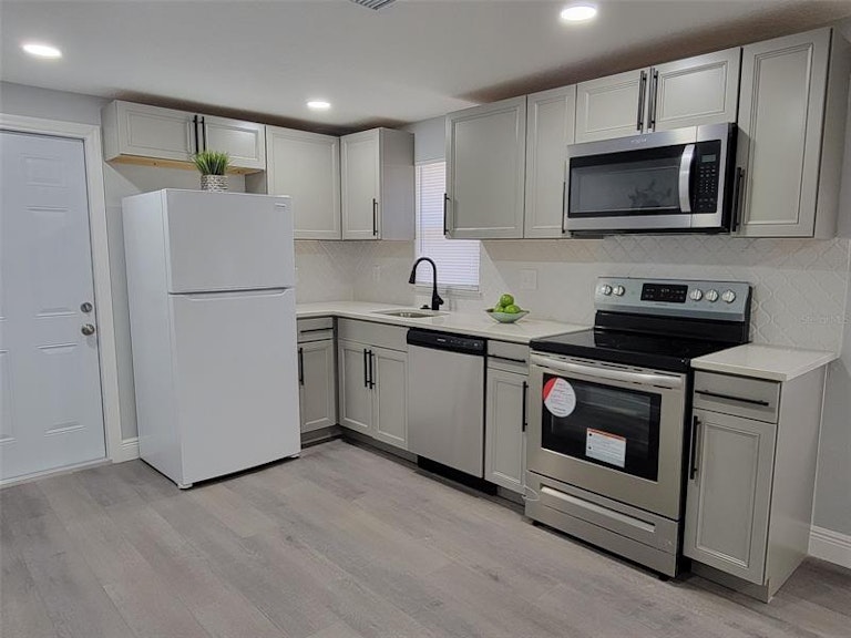 Photo 5 of 15 - 1321 N Orange St, Mount Dora, FL 32757