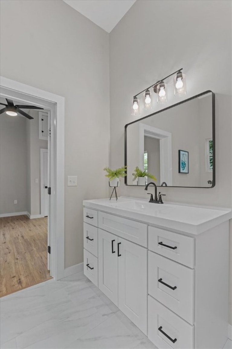 Photo 23 of 34 - 613 W 7th St, Taylor, TX 76574