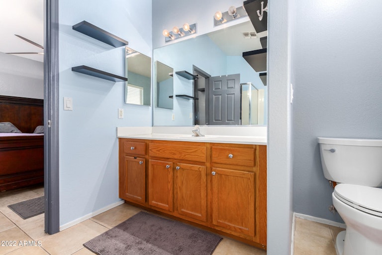 Photo 17 of 42 - 10822 W Quail Ave, Sun City, AZ 85373