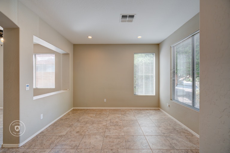Photo 12 of 25 - 15927 W Maui Ln, Surprise, AZ 85379