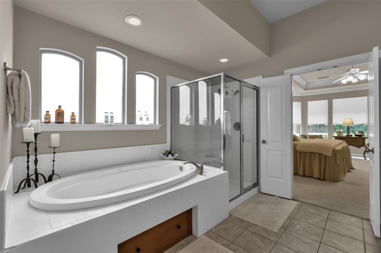Photo 26 of 50 - 110 E Beckonvale Cir, Spring, TX 77382