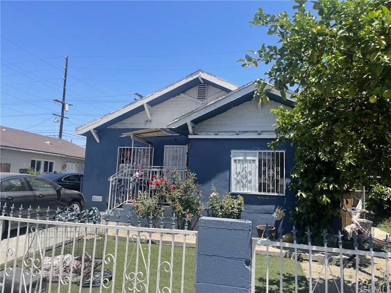 Photo 1 of 12 - 9712 S Central Ave, Los Angeles, CA 90002