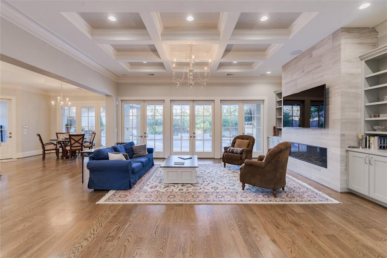 Photo 4 of 9 - 635 Cherrybark Ln, Houston, TX 77079