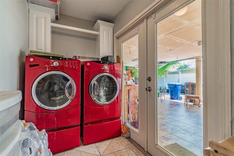 Photo 31 of 40 - 8107 N Lois Ave, Tampa, FL 33614
