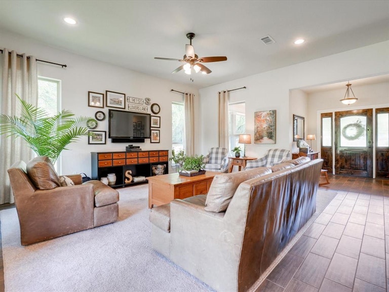 Photo 7 of 40 - 6409 Shoreline Dr, Little Elm, TX 75068