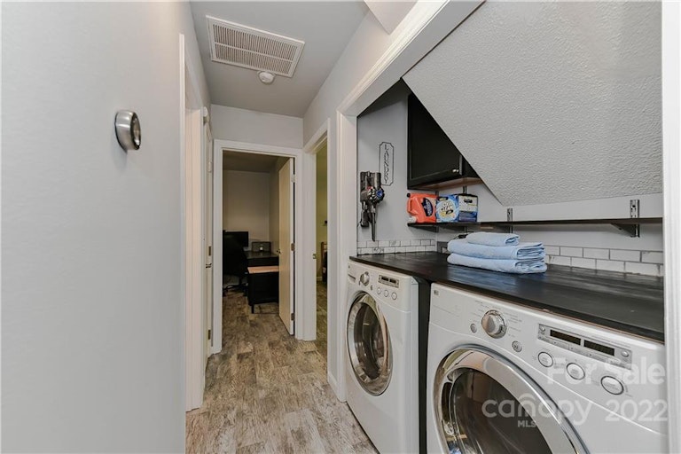 Photo 8 of 19 - 10012 Topeka Dr, Mint Hill, NC 28227