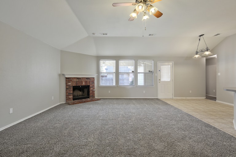 Photo 10 of 38 - 13349 Ridgepointe Rd, Fort Worth, TX 76244
