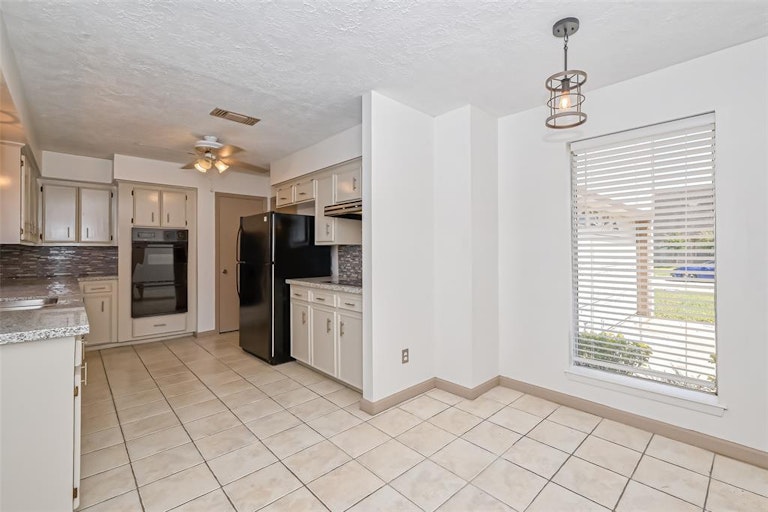 Photo 22 of 48 - 13127 Hollowcreek Park Dr, Houston, TX 77082