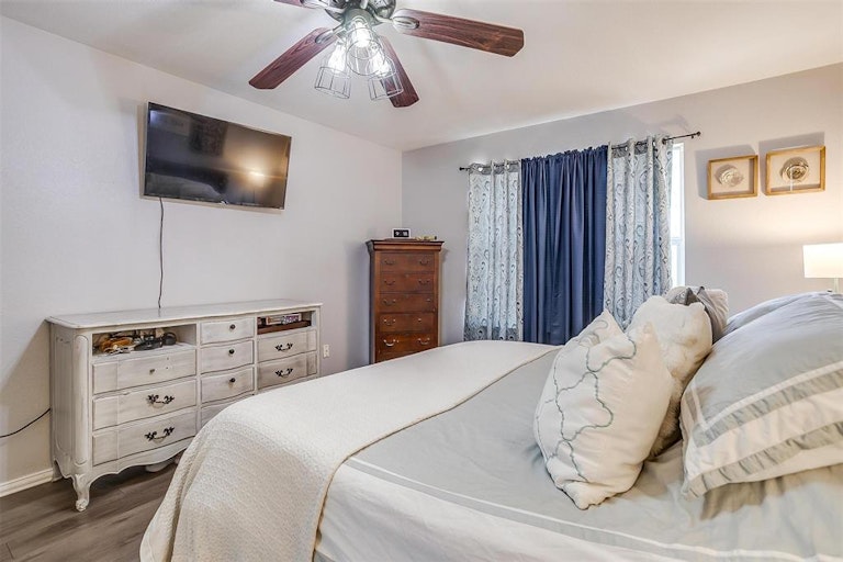 Photo 24 of 40 - 10109 Chapel Rock Dr, Fort Worth, TX 76116