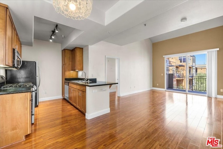 Photo 4 of 20 - 4060 Glencoe Ave #308, Marina Del Rey, CA 90292