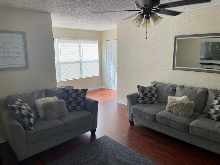 Photo 9 of 44 - 5168 Conroy Rd #25, Orlando, FL 32811