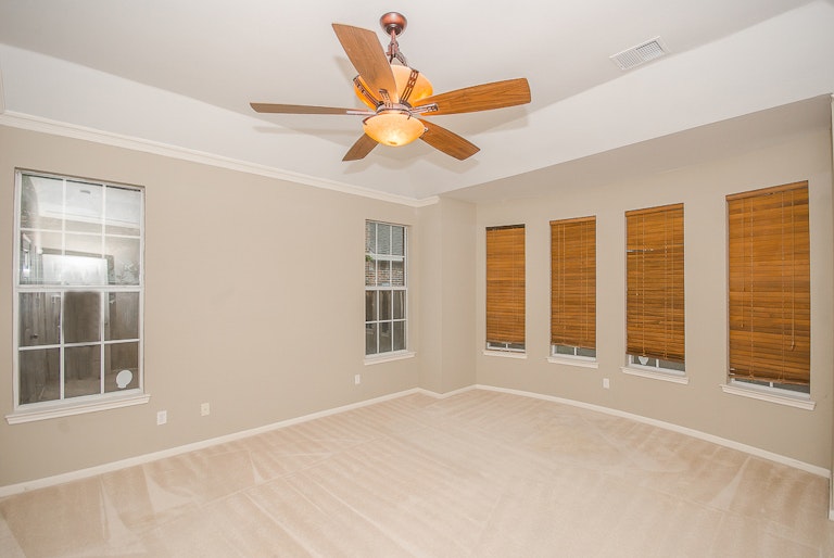 Photo 3 of 35 - 6304 Willowdale Dr, Plano, TX 75093