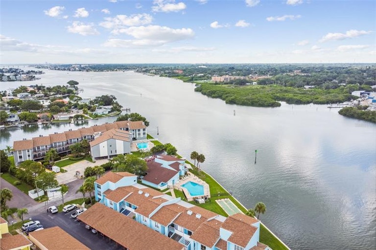 Photo 34 of 45 - 1 Windrush Blvd #5, Indian Rocks Beach, FL 33785