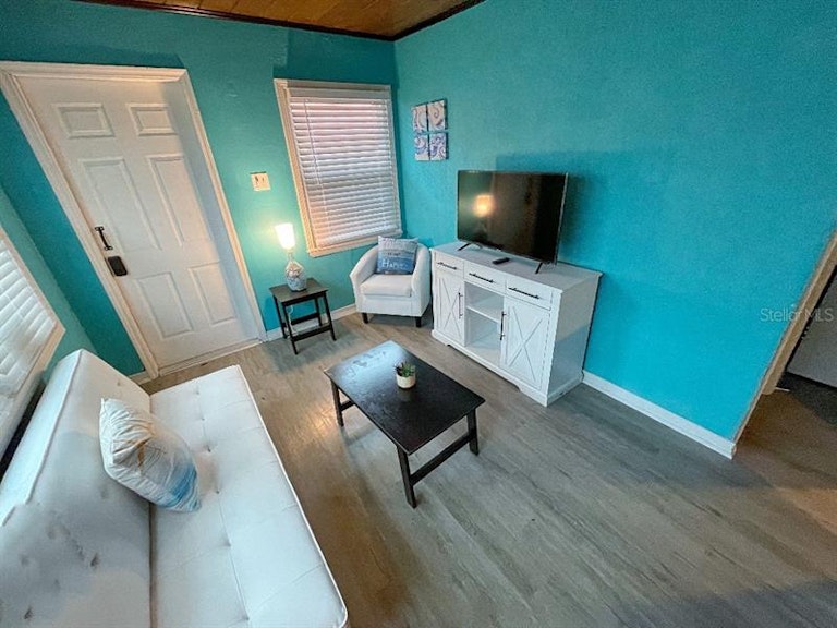Photo 13 of 25 - 1360 Oxford Dr, Englewood, FL 34223