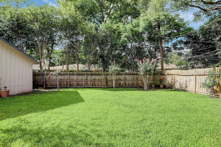 Photo 22 of 23 - 5414 Indigo St, Houston, TX 77096