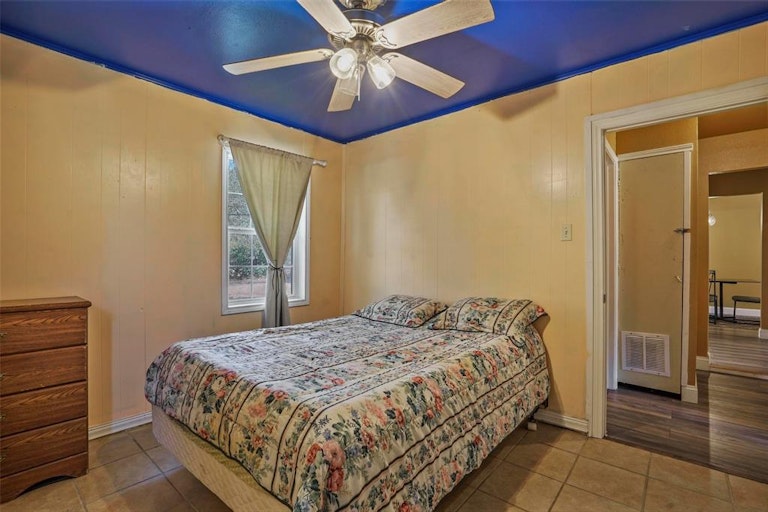 Photo 18 of 29 - 612 Highland Dr, Arlington, TX 76010
