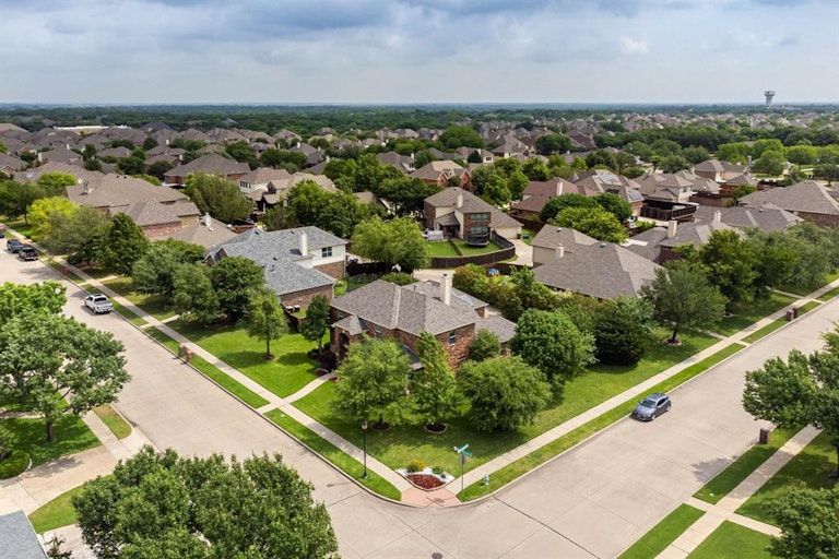 Photo 2 of 27 - 1606 Buckthorne Dr, Allen, TX 75002