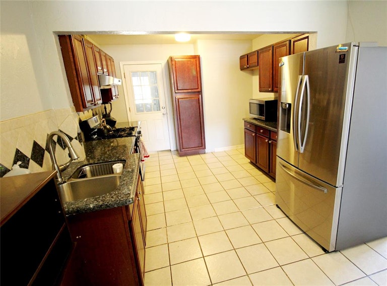 Photo 15 of 39 - 6539 Greenspan Ave, Dallas, TX 75232