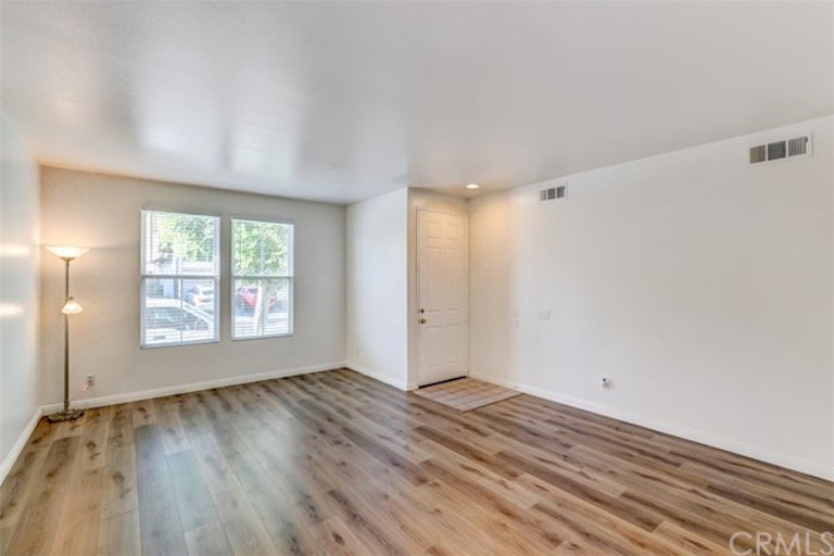 Photo 5 of 36 - 197 Lydia Ln, Corona, CA 92882