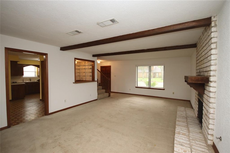 Photo 15 of 31 - 7507 Renmark Ln, Houston, TX 77070