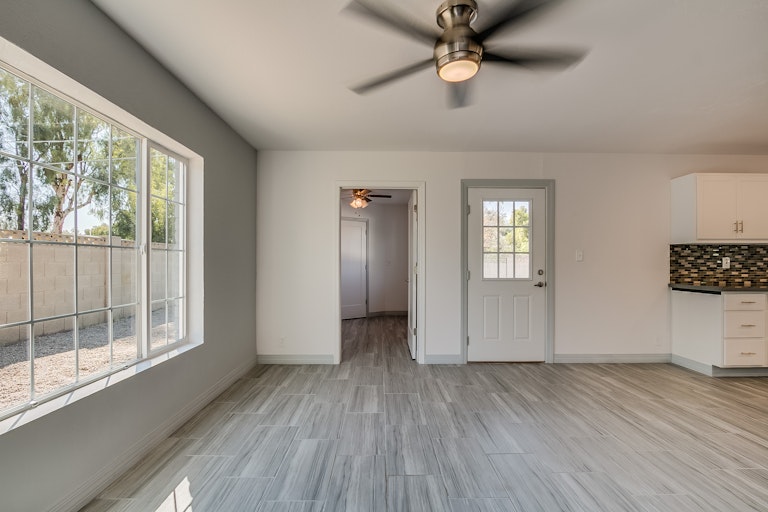 Photo 11 of 32 - 82 E Canterbury Ct, Phoenix, AZ 85022