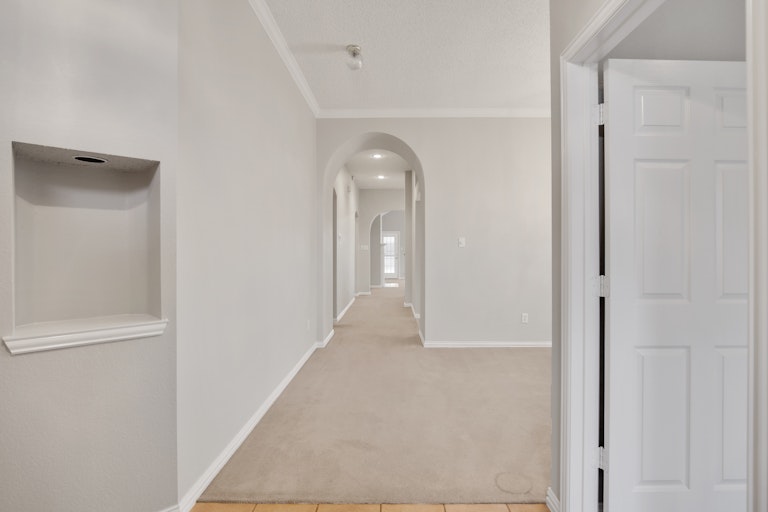 Photo 11 of 27 - 4612 Marguerite Ln, Fort Worth, TX 76123