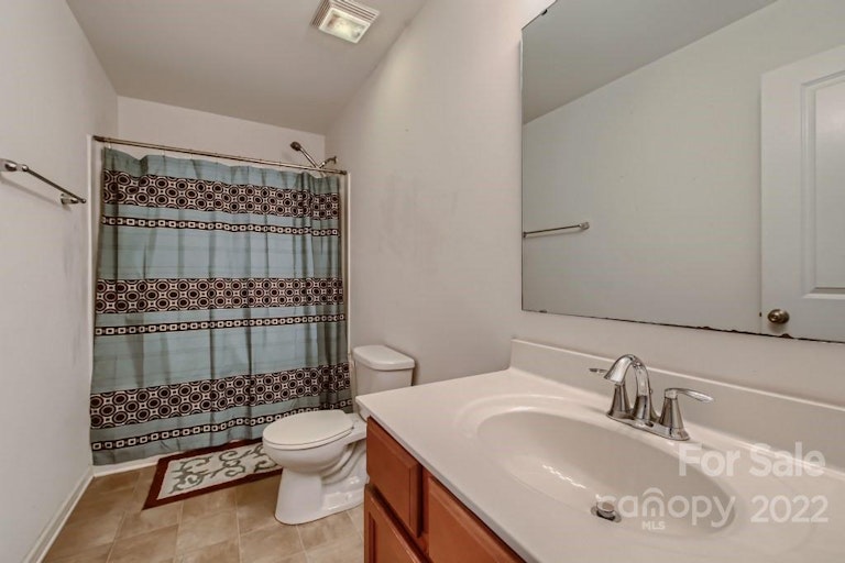 Photo 22 of 33 - 649 Cliffs Inn Cir, Charlotte, NC 28214