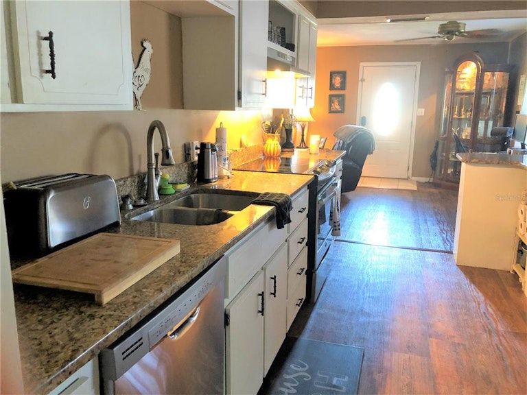 Photo 19 of 38 - 738 W Hogle Ave, Deland, FL 32720