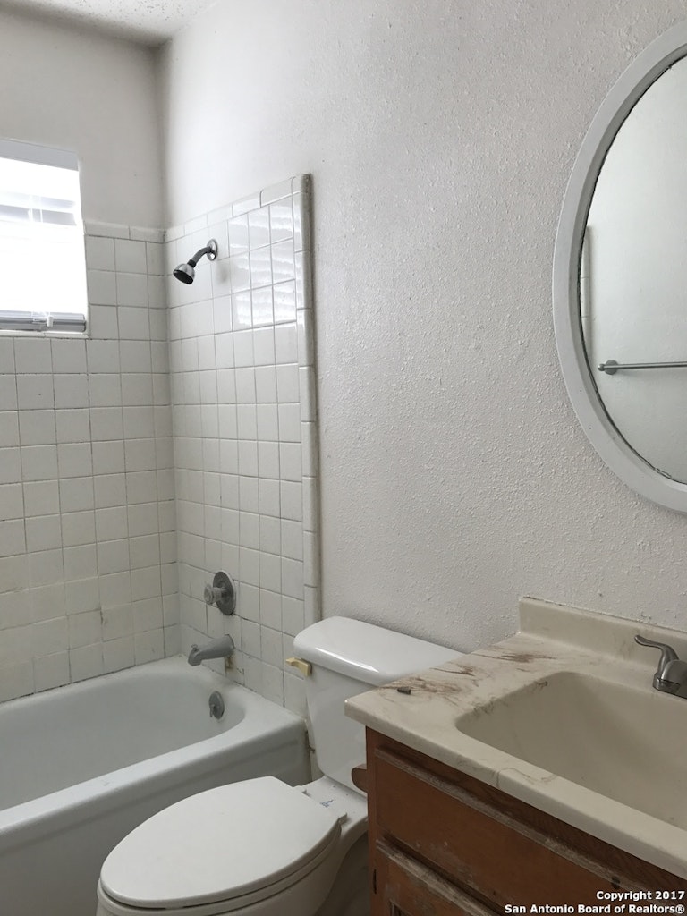 Photo 14 of 17 - 14227 Ridge Meadow Dr, San Antonio, TX 78233