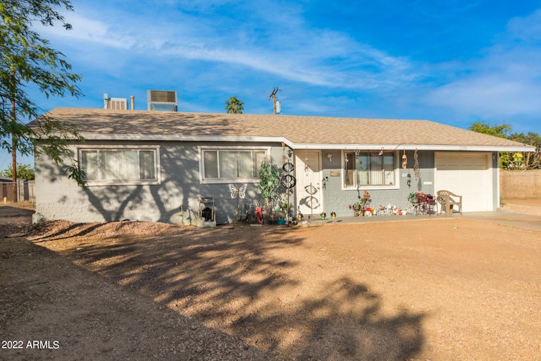 Photo 1 of 25 - 2240 E Arbor Cir, Mesa, AZ 85204
