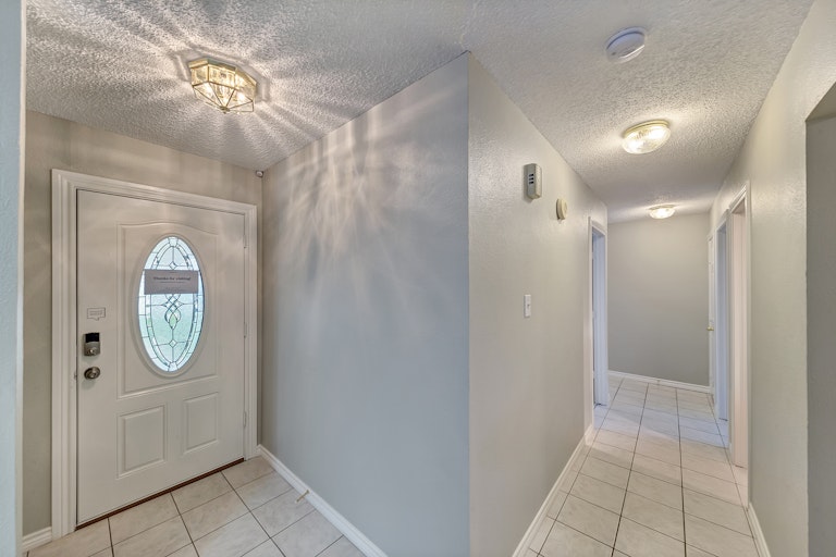 Photo 13 of 24 - 1124 Park Center Ct, Saginaw, TX 76179