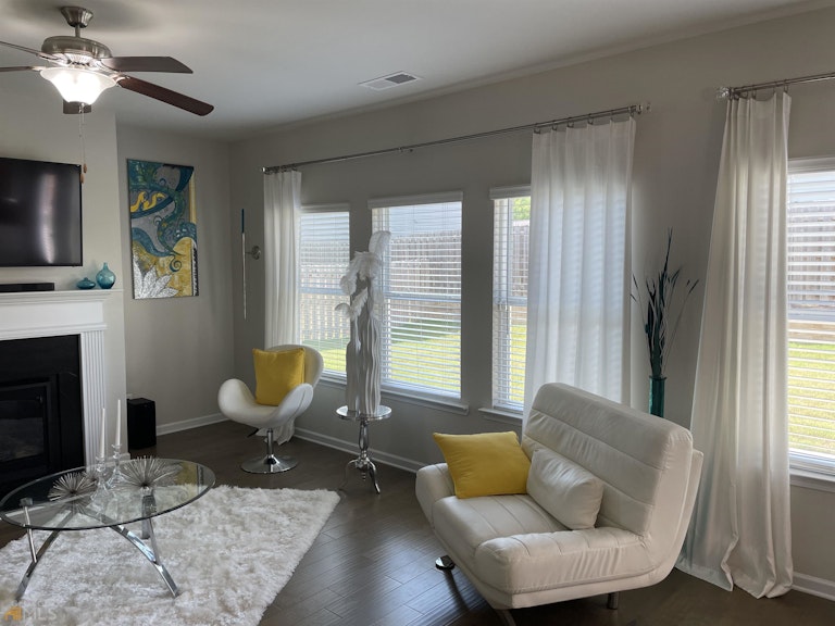 Photo 11 of 49 - 2277 Annes Lake Cir, Lithonia, GA 30058